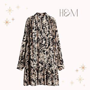 ✨ H&M Oversized Balloon Sleeve Dress – Size Small ✨